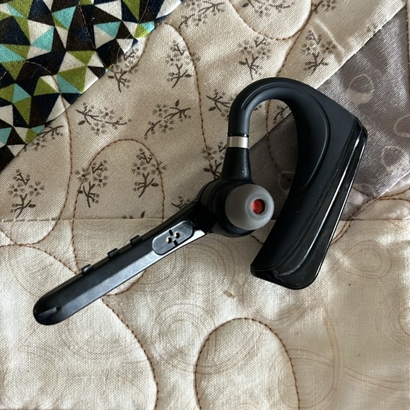 Bluetooth Headset - Picture 2 of 3